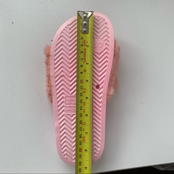 NEW Faux Fur Pink Slides - Picture 6 of 7